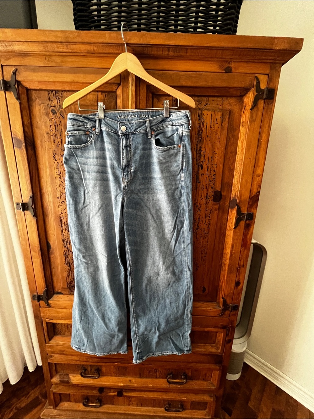 American Eagle Outfitters Wide Leg Jeans - Medium Blue Wash NWOT